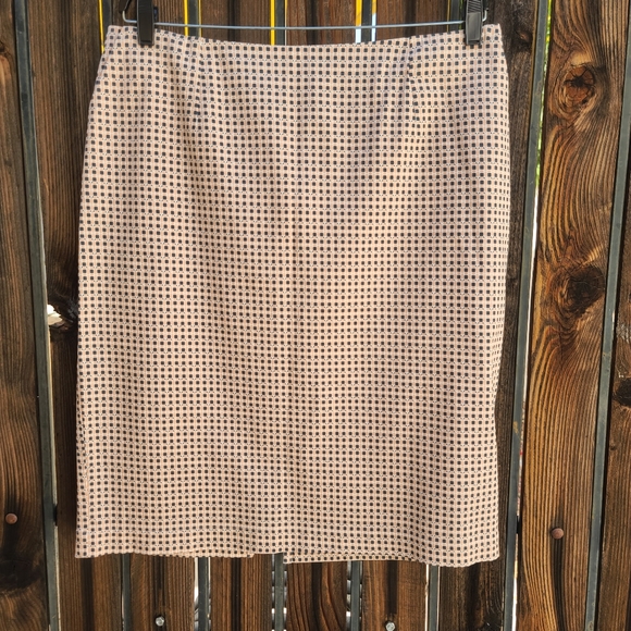 Mayerline Dresses & Skirts - Mayerline Geometric Minimalist Pencil Skirt 16